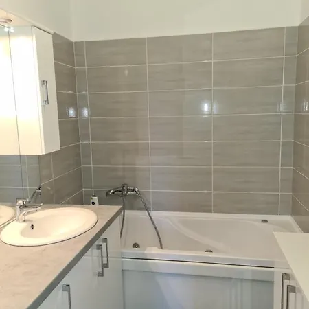 Apartman Pecs Mellett Apartment Komló